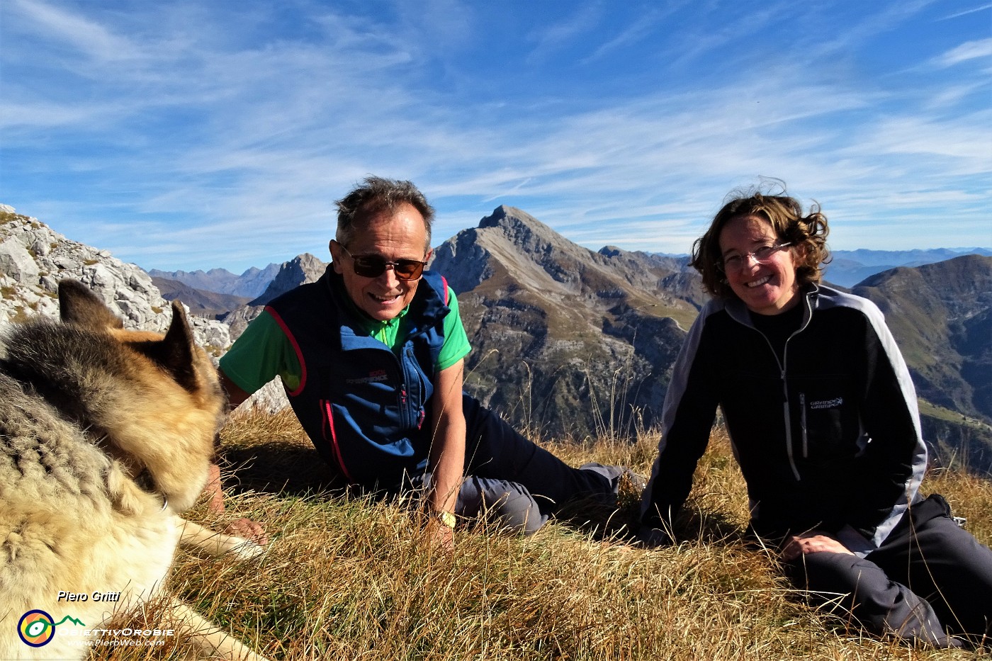 05 Dalla cresta di Cima Menna prima vista in Arera.JPG